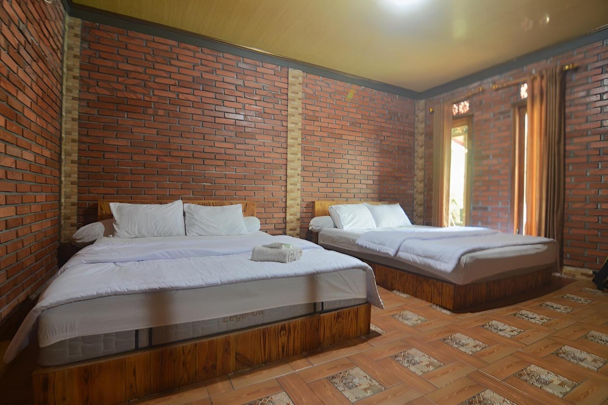Villa Kopiori Yogyakarta Exterior photo